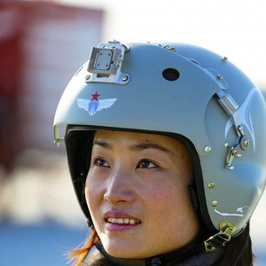 抖音美女飛行員火了，開飛機錄視頻，網(wǎng)友：這是模擬飛行駕駛艙 ...