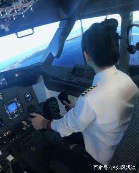 抖音美女飛行員火了,開飛機錄視頻,網(wǎng)友:這是模擬飛行駕駛艙 ...-5664 抖音美女飛行員火了,開飛機錄視頻,網(wǎng)友:這是模擬飛行駕駛艙 ...-5664