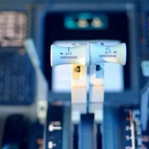 飛機是怎么啟動的，是不是像汽車一樣也需要鑰匙呢？