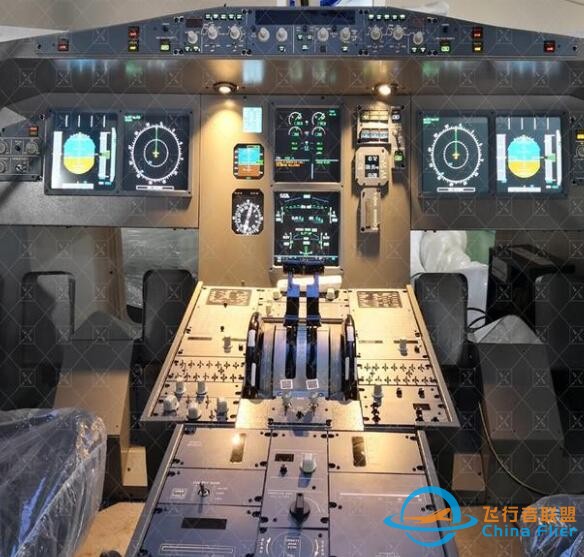 A320客機操縱桿為什么能擺茶盤？側(cè)桿模仿戰(zhàn)斗機，副駕被禁止起落-8282