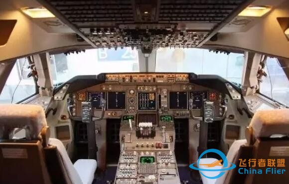 A320客機操縱桿為什么能擺茶盤？側(cè)桿模仿戰(zhàn)斗機，副駕被禁止起落-6159