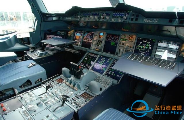 A320客機操縱桿為什么能擺茶盤？側(cè)桿模仿戰(zhàn)斗機，副駕被禁止起落-5979