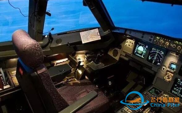 A320客機操縱桿為什么能擺茶盤？側(cè)桿模仿戰(zhàn)斗機，副駕被禁止起落-9942
