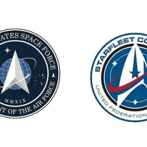為何美國太空部隊徽章像星際迷航？而后者又形似NASA？
