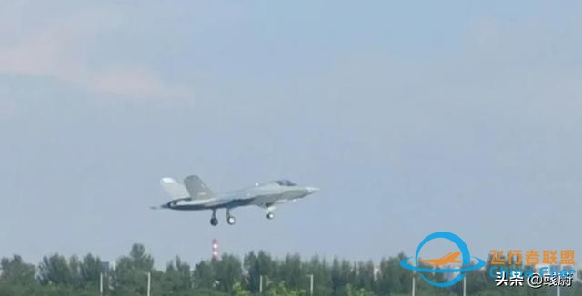 《航空知識(shí)》發(fā)布?xì)?0從首飛到服役節(jié)點(diǎn)，意思?xì)?5服役還得2年？-6274