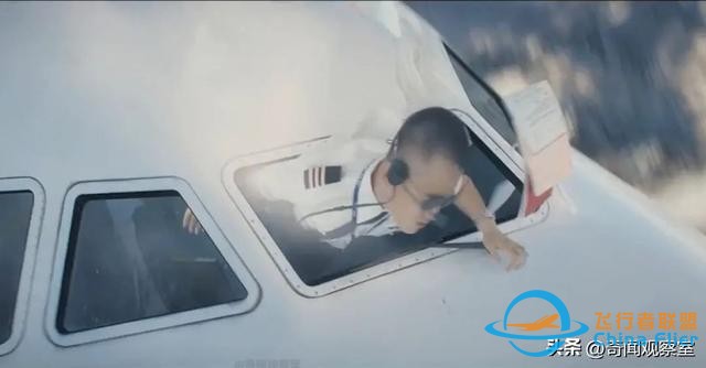 萬米高空風擋破裂，機長力挽狂瀾，《中國機長》背后的真實故事-4645