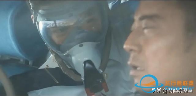 萬米高空風擋破裂，機長力挽狂瀾，《中國機長》背后的真實故事-2856