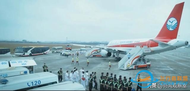 萬米高空風擋破裂，機長力挽狂瀾，《中國機長》背后的真實故事-3531