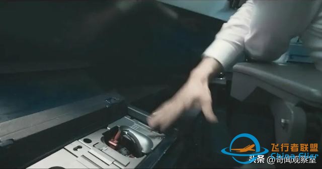 萬米高空風擋破裂，機長力挽狂瀾，《中國機長》背后的真實故事-1296