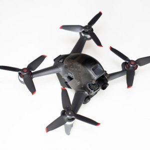 零基礎也能玩的穿越機？大疆DJI FPV Combo穿越機開箱試飛