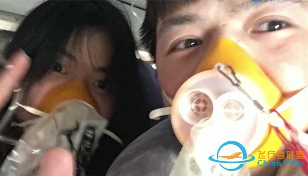 川航備降親歷者：飛機(jī)瞬間下降第一反應(yīng)抱緊女朋友 擔(dān)心“粉身碎骨”-198
