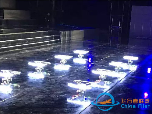 不用驚訝無人機舞蹈!盤點無人機編隊飛行的技術(shù)or伎倆-3369