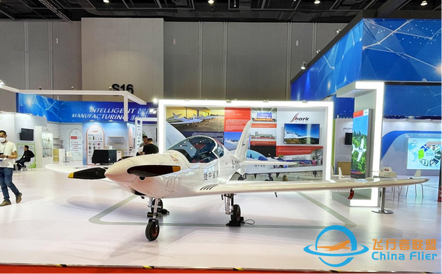 中東歐輕型飛機制造商：看好中國通用航空領(lǐng)域發(fā)展前景-3613