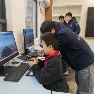 課后社團(tuán)學(xué)什么？武漢這群小學(xué)生學(xué)起“開飛機(jī)”