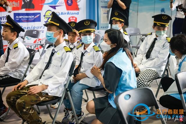 全國助殘日：聽障孩子走進(jìn)航空運(yùn)動(dòng)基地體驗(yàn)?zāi)M飛行-1471
