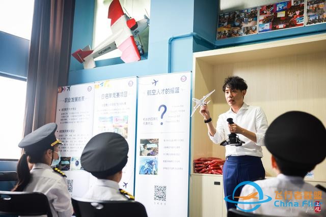 全國助殘日：聽障孩子走進(jìn)航空運(yùn)動(dòng)基地體驗(yàn)?zāi)M飛行-7002