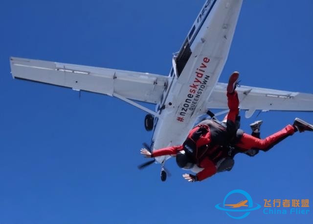航空遇難死亡率100%，為什么不給乘客自主選擇跳傘逃生的機(jī)會？-9177