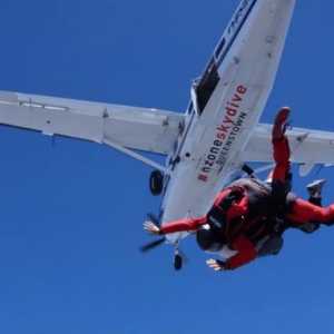 航空遇難死亡率100%，為什么不給乘客自主選擇跳傘逃生的機會？