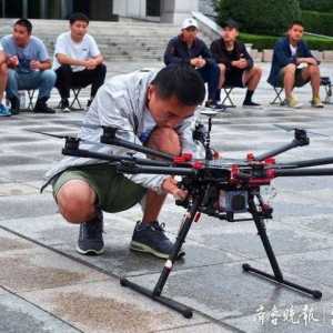 報(bào)名參軍大學(xué)畢業(yè)生入役前苦練無(wú)人機(jī)技術(shù)，培養(yǎng)未來(lái)必備技能