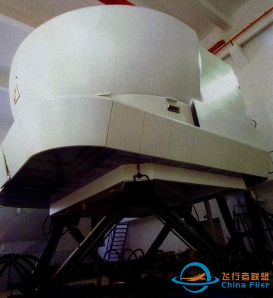 中國(guó)空軍的飛行模擬訓(xùn)練器-5100