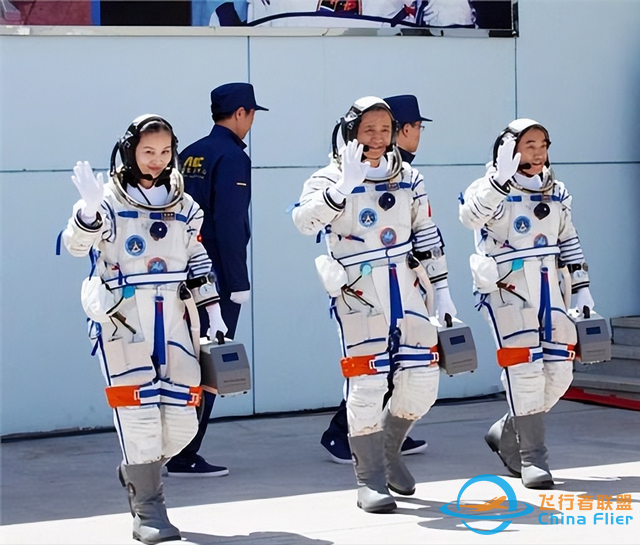 女航天員去太空時，為何要吃避孕藥？在飛船中到底會發(fā)生什么？-913