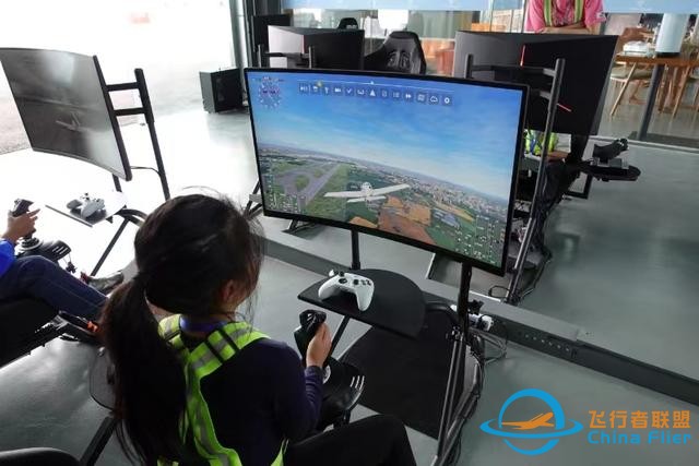 五一出游新玩法，到成都淮州機(jī)場體驗(yàn)?zāi)M飛行-5503