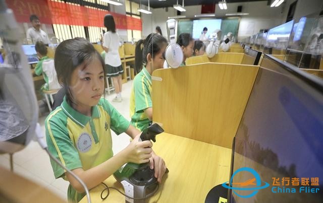 模擬飛行，逐夢藍天！全省800多名青少年齊聚廣州培英中學-9383