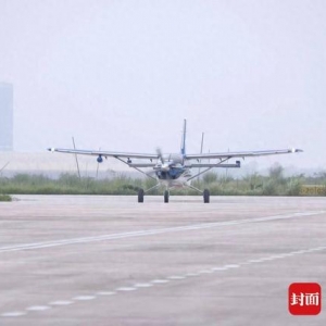 成都大力發(fā)展低空經(jīng)濟(jì)新突破 國內(nèi)首個(gè)“干—支—末”跨省低空物流首航成功