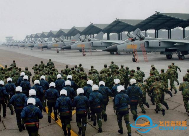 50個(gè)航空旅，1500架中國(guó)軍機(jī)嚴(yán)陣以待，美空軍四大短板不如解放軍-3790