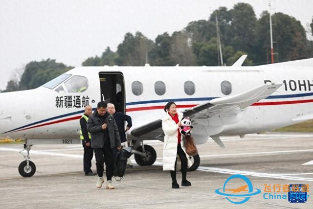 川渝通用航空短途運(yùn)輸航線首航-6329