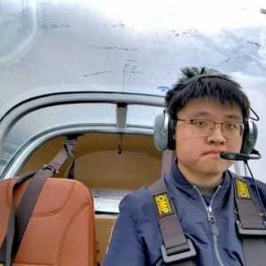 上海交大00后博士生愛(ài)上飛行，“開飛機(jī)就和開車一樣，唯手熟爾！”