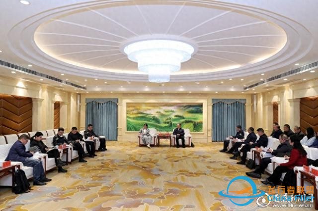 婁底市政府與湖北蔚藍通用航空科技股份有限公司舉行會談-2288